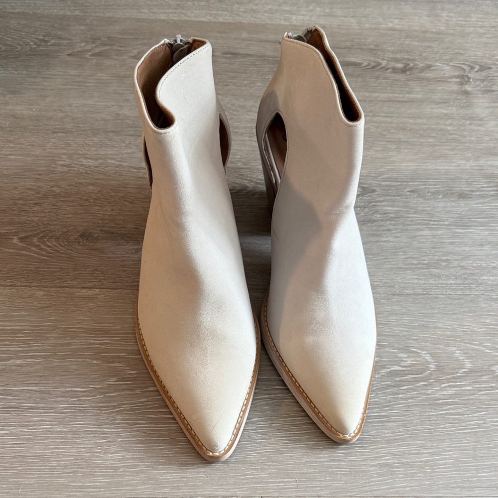 NWOT FREE PEOPLE WILDER CREAM BOOTIES, SIZE 40